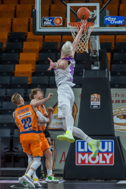 而且稍纵即 而且稍纵即