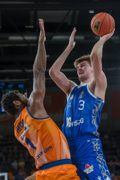 无不展现出 无不展现出